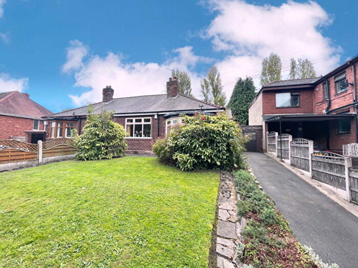 2 Bedroom Semi-Detached Bungalow For Sale In New Birmingham Road, Dudley, DY2