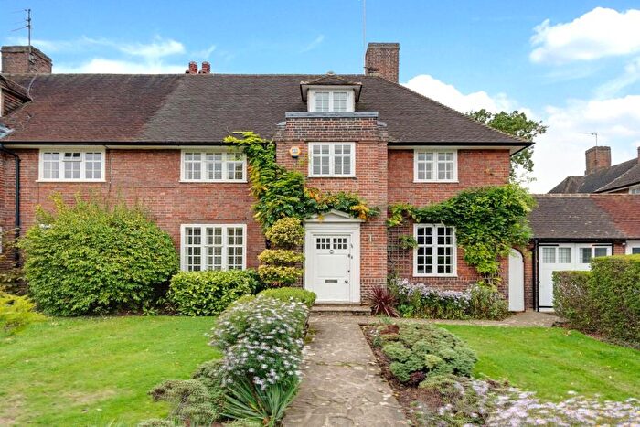 4 Bedroom Semi-Detached House For Sale In Cotman Close, London, NW11