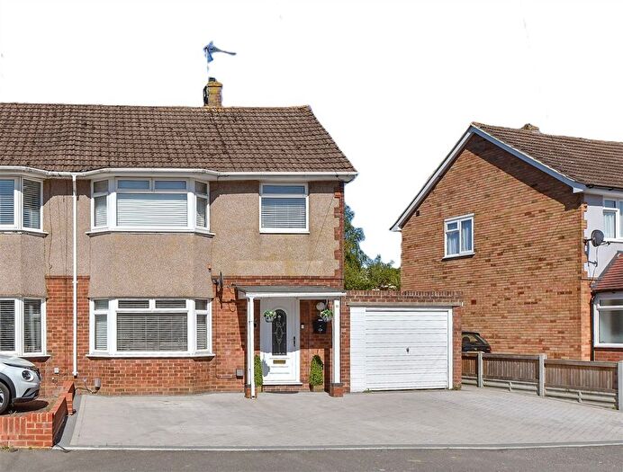 3 Bedroom Semi Detached House For Sale In Bybrook Road, Kennington, Kent, TN24