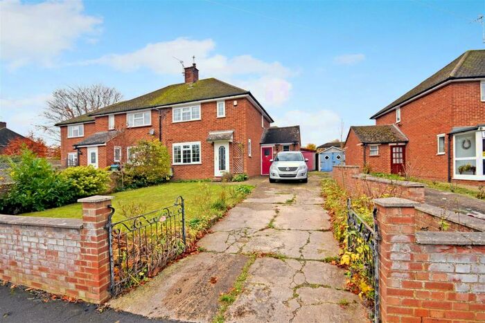 2 Bedroom End Of Terrace House For Sale In Chiltern Avenue, Stone, HP17