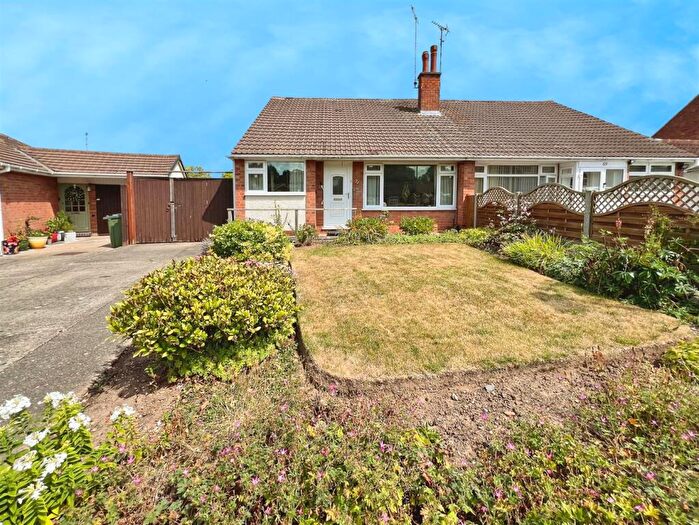 3 Bedroom Semi-Detached Bungalow For Sale In Farmway, Leicester, LE3