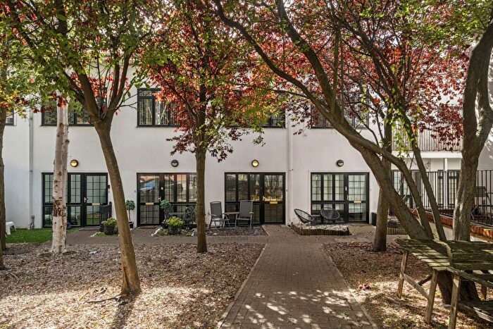 1 Bedroom Terraced House For Sale In Berrymans Lane, London, SE26