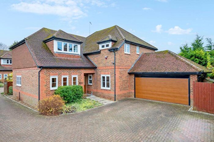 5 Bedroom Detached House For Sale In Damask Close, Tring, HP23