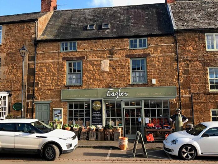 2 Bedroom Apartment To Rent In Market Place, Deddington, OX15