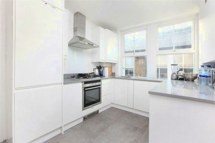 2 Bedroom Flat To Rent In Lynn Road, Clapham South, London, SW12