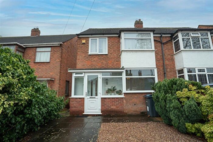 3 Bedroom Semi Detached House For Sale In Elmstead Avenue, Sheldon, Birmingham, B33