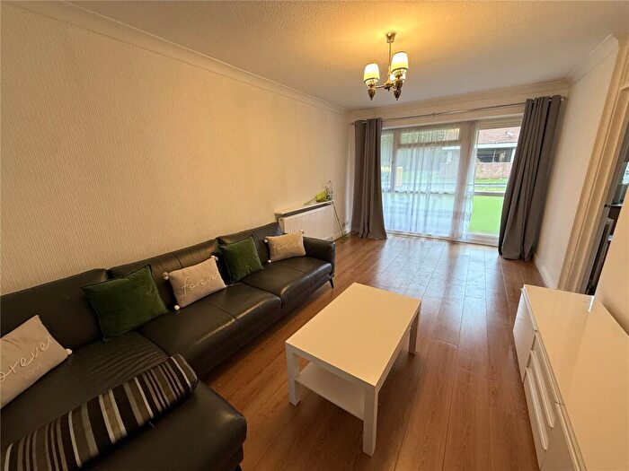 1 Bedroom Apartment To Rent In Grange Gardens, Southgate, London, N14