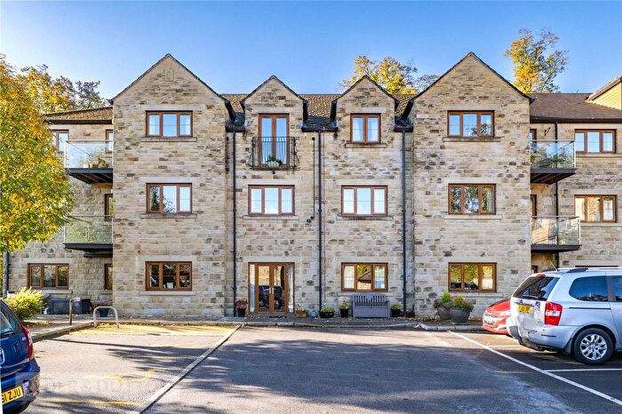 2 Bedroom Flat For Sale In Huddersfield Road, Thongsbridge, Holmfirth, West Yorkshire, HD9
