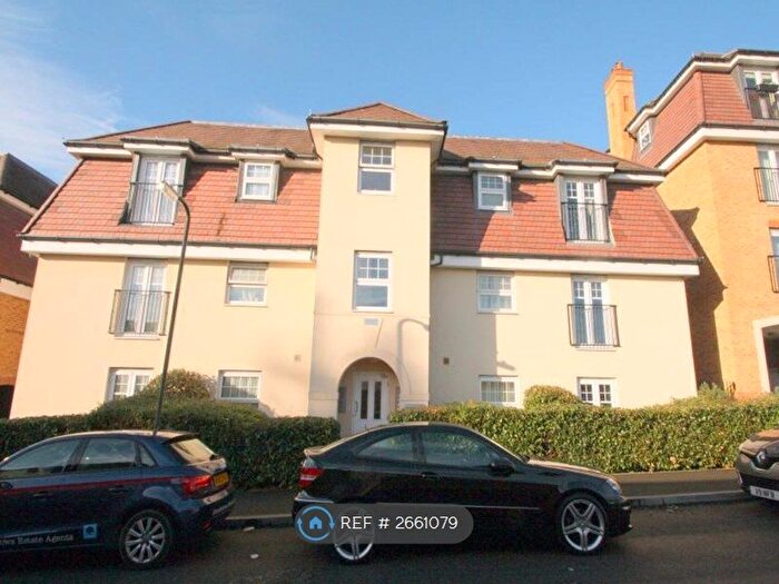 2 Bedroom Flat To Rent In Yenston Close, Morden, SM4