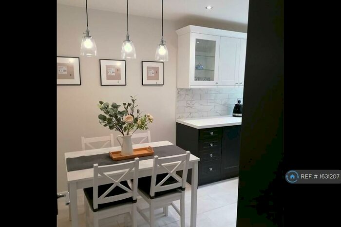 2 Bedroom End Of Terrace House To Rent In South Hayes, Bristol, BS5