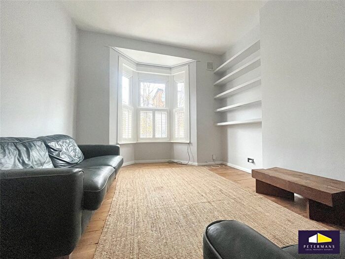 3 Bedroom Flat To Rent In Burton Road, London, SW9