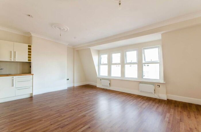 1 Bedroom Flat To Rent In High Road, North Finchley, London, N12
