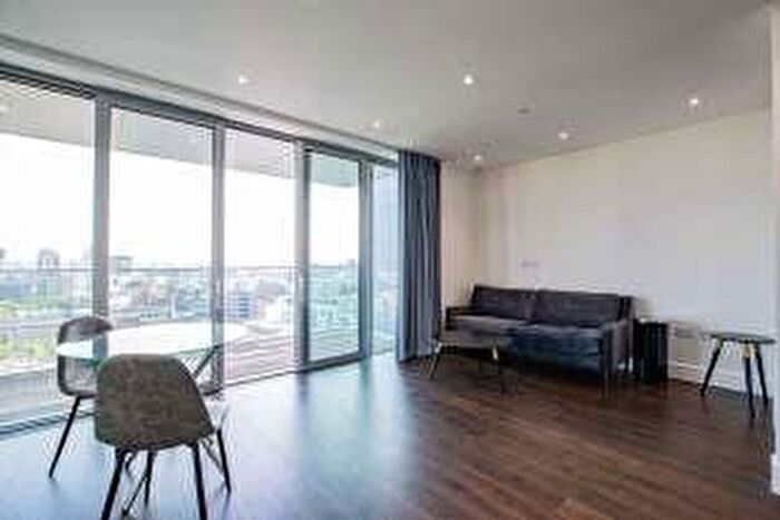 1 Bedroom Flat To Rent In Piazza Walk, E1