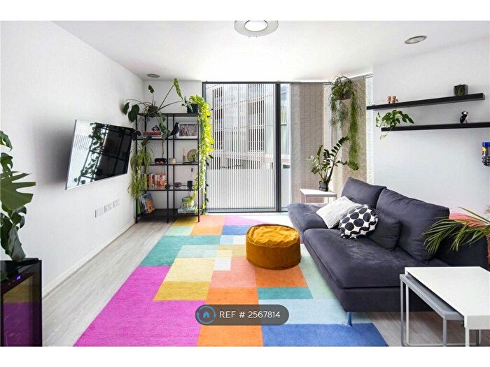 3 Bedroom Flat To Rent In Vertex Tower, London, SE8