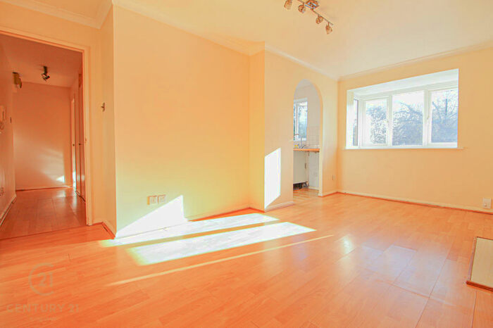 1 Bedroom Flat To Rent In Jasper House, Worcester Park, KT4