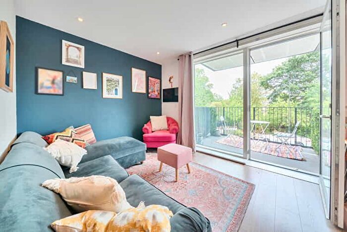 1 Bedroom Flat For Sale In Barrington Road, Lambeth, London, SW9