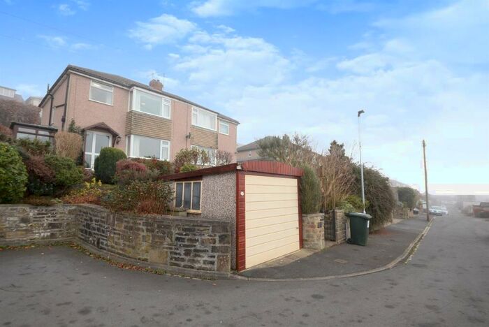 3 Bedroom Semi-Detached House For Sale In Coles Way, Riddlesden, Keighley, BD20