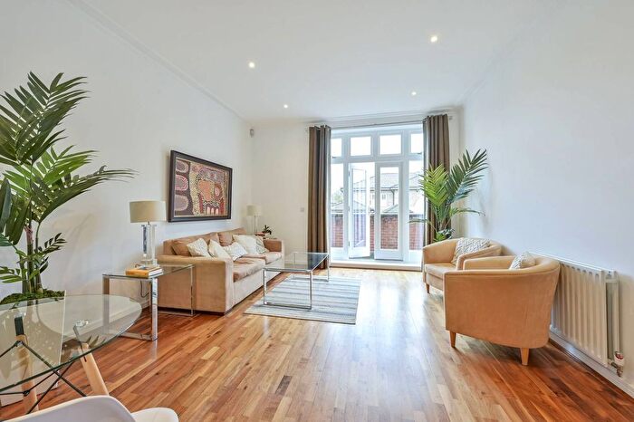 2 Bedroom Flat To Rent In Putney Hill, Putney, London, SW15