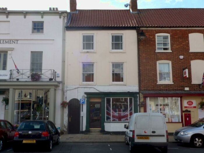 2 Bedroom Flat To Rent In Market Place, Caistor, LN7