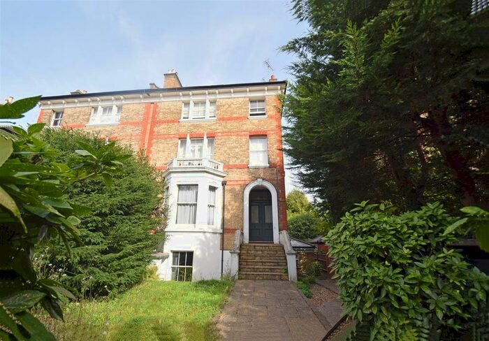 2 Bedroom Flat To Rent In The Barons, St Margarets, Twickenham, TW1