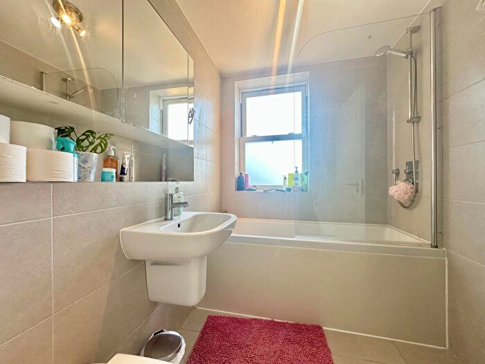 2 Bedroom Apartment To Rent In Amersham Road, New Cross, SE14