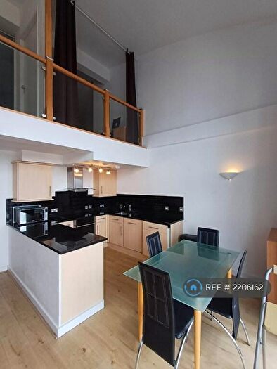 3 Bedroom Flat To Rent In The Vista Building, London, SE18
