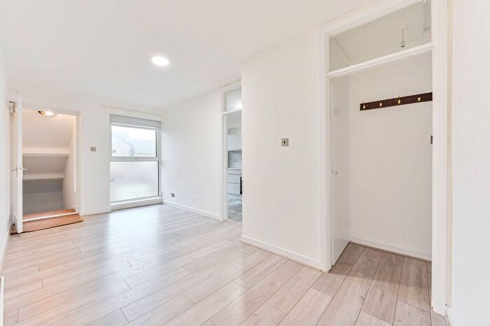 1 Bedroom Flat For Sale In Avenue Road, London, Tottenham, London, N15
