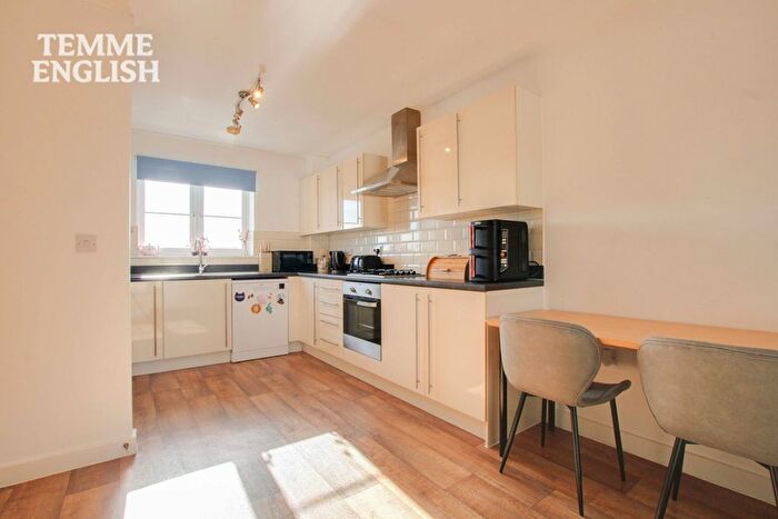 2 Bedroom Flat For Sale In Leinster House, Laindon, SS15