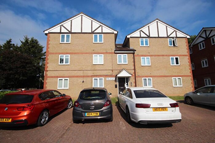 2 Bedroom Flat To Rent In Maplin Park, Slough, SL3