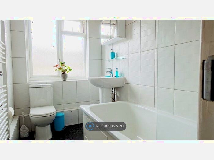 2 Bedroom Flat To Rent In Bulwer Court, London, E11