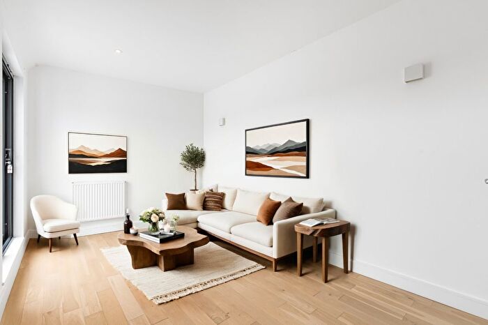1 Bedroom Flat For Sale In Lillium Mews, Wimbledon, London, SW19