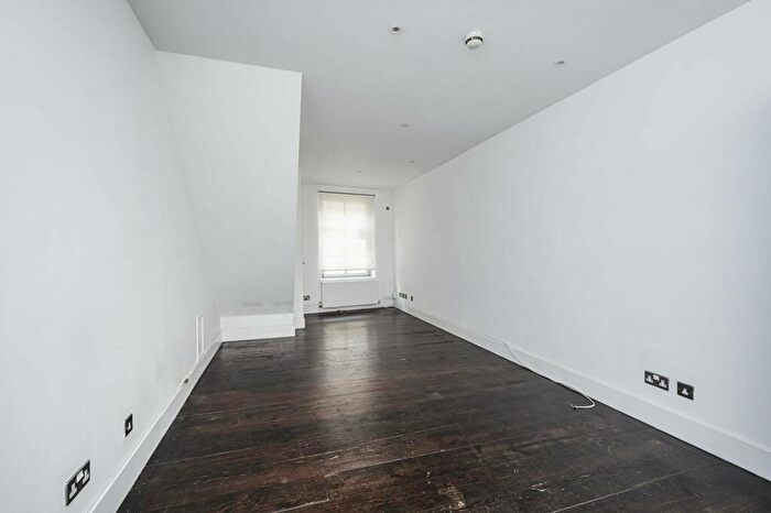 2 Bedroom House To Rent In Sidney Grove, Angel, London, EC1V