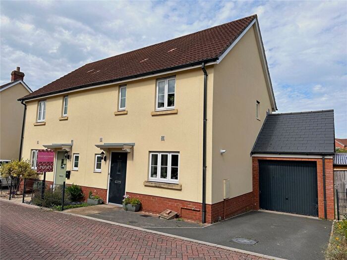 3 Bedroom Semi-Detached House To Rent In Canal View, Bathpool, Taunton, TA2