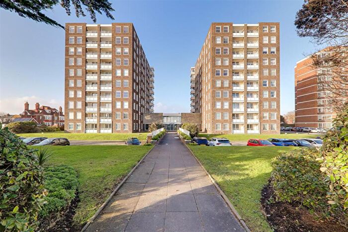 2 Bedroom Flat For Sale In West Parade, Worthing, BN11