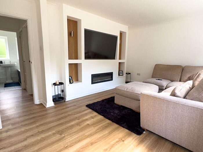 2 Bedroom Flat For Sale In Felpham, West Sussex, PO22