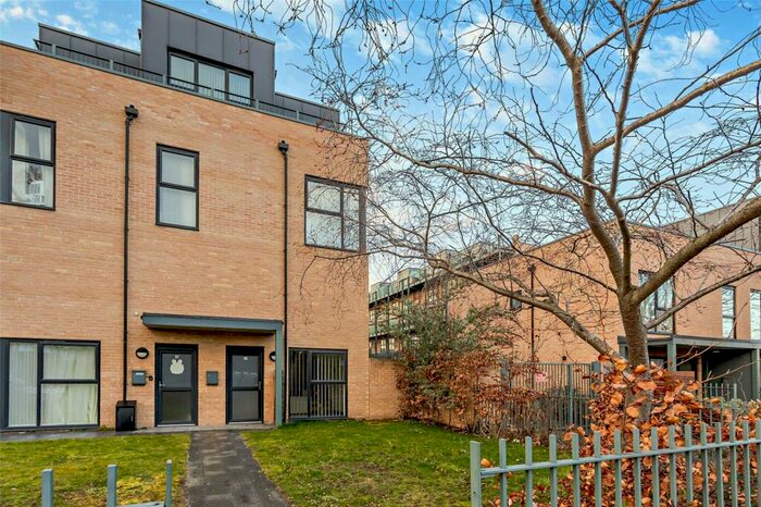 2 Bedroom Duplex To Rent In Flamsteed Close, Cambridge, CB1