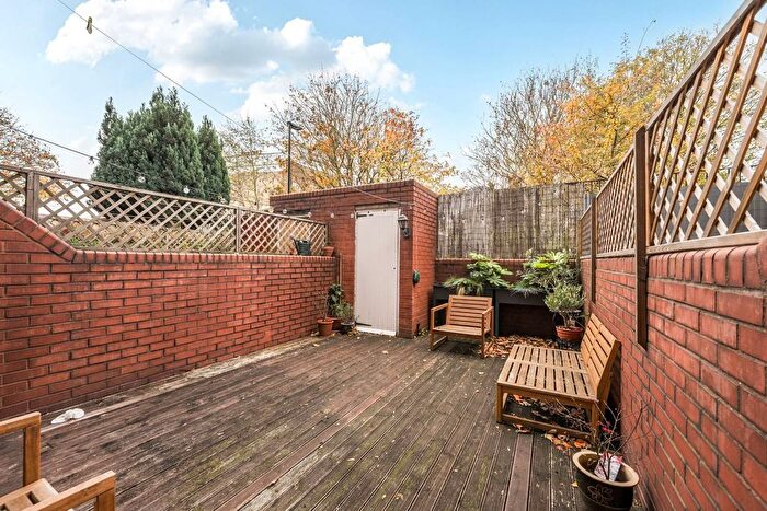 2 Bedroom Maisonette For Sale In Sutterton Street, Holloway, London, N7