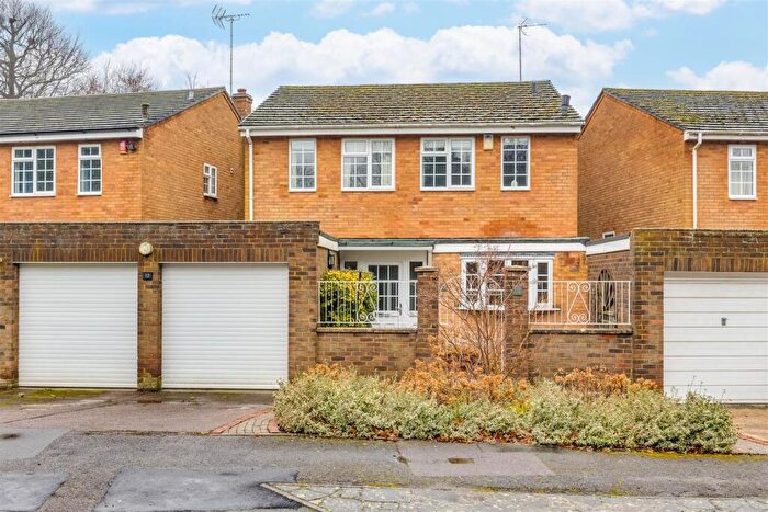 3 Bedroom Link Detached House For Sale In St. Marys Close, Letchworth Garden City, SG6