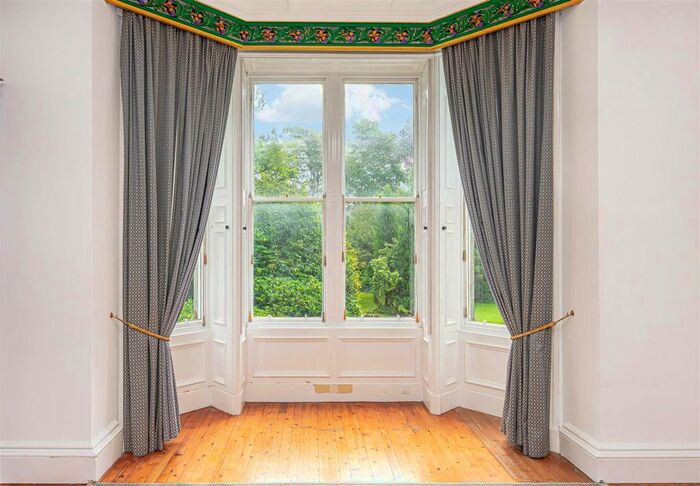 2 Bedroom Flat For Sale In Inzievar House, Oakley, KY12