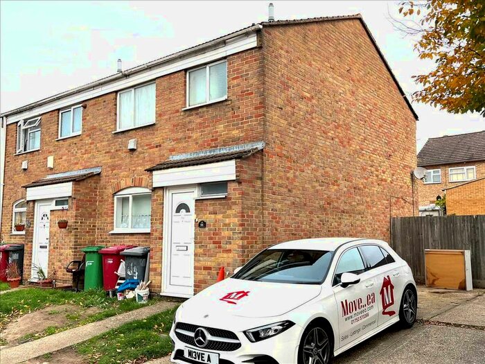 3 Bedroom Semi-Detached House To Rent In Pennine Road, Slough, SL2