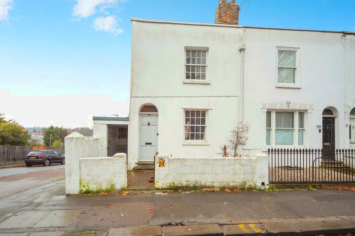 5 Bedroom End Of Terrace House For Sale In Maidstone Road, Rochester, Kent, ME1