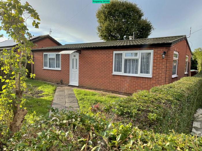 2 Bedroom Detached Bungalow To Rent In Plungar Close, Nottingham, NG8
