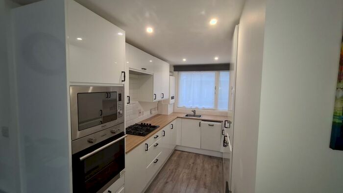 2 Bedroom Flat To Rent In Loftus Road, Barking, IG11