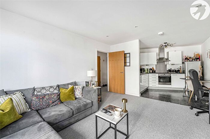 1 Bedroom Flat For Sale In Carmichael Avenue, Greenhithe, Kent, DA9