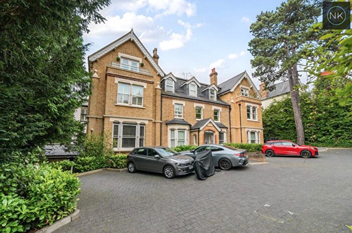 3 Bedroom Penthouse For Sale In Coopers Court, Piercing Hill, Theydon Bois, Epping, Essex, CM16