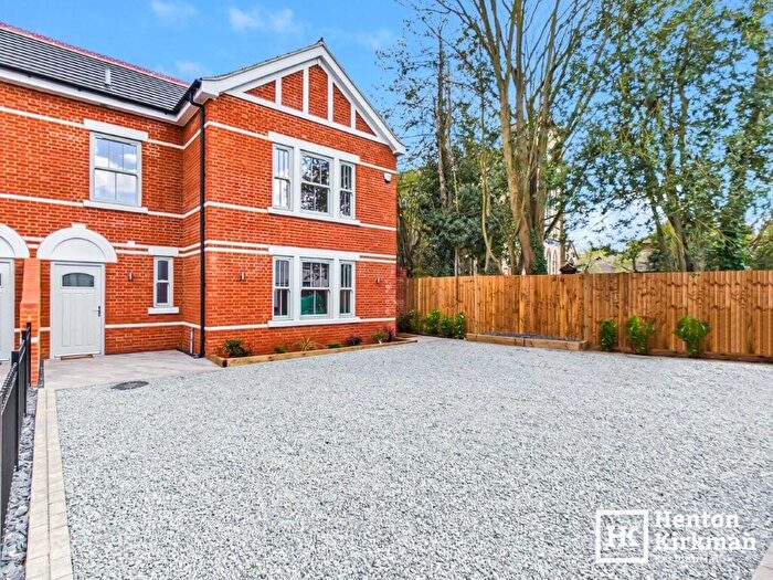 5 Bedroom Semi-Detached House For Sale In Chapel Street, Billericay, Essex, CM12