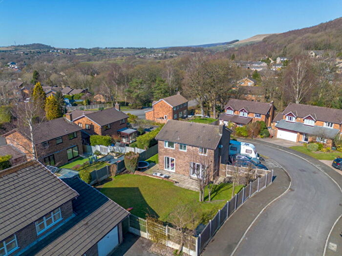 4 Bedroom Detached House For Sale In Hathersage Drive, Glossop, SK13