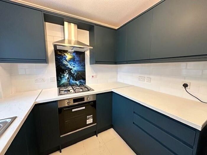 2 Bedroom Link Detached House To Rent In St Hughs Rise, Didcot, OX11