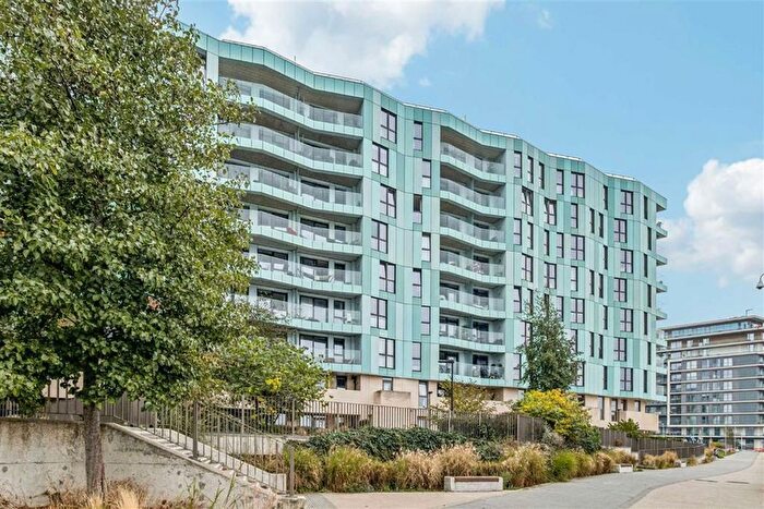 2 Bedroom Flat To Rent In Cable Walk, Greenwich, SE10