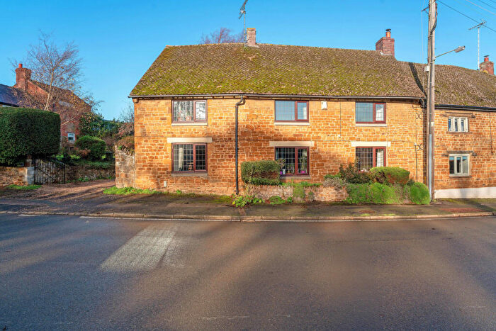 4 Bedroom Farm House For Sale In Banbury Road Chipping Warden Banbury, Oxfordshire, OX17